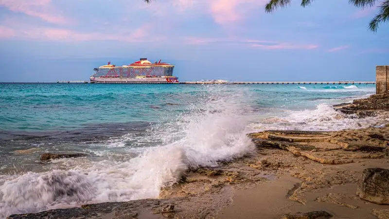 Barco de Virgin Voyages