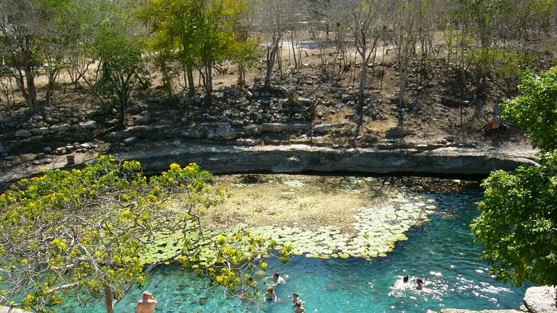Cenotes y Ruinas