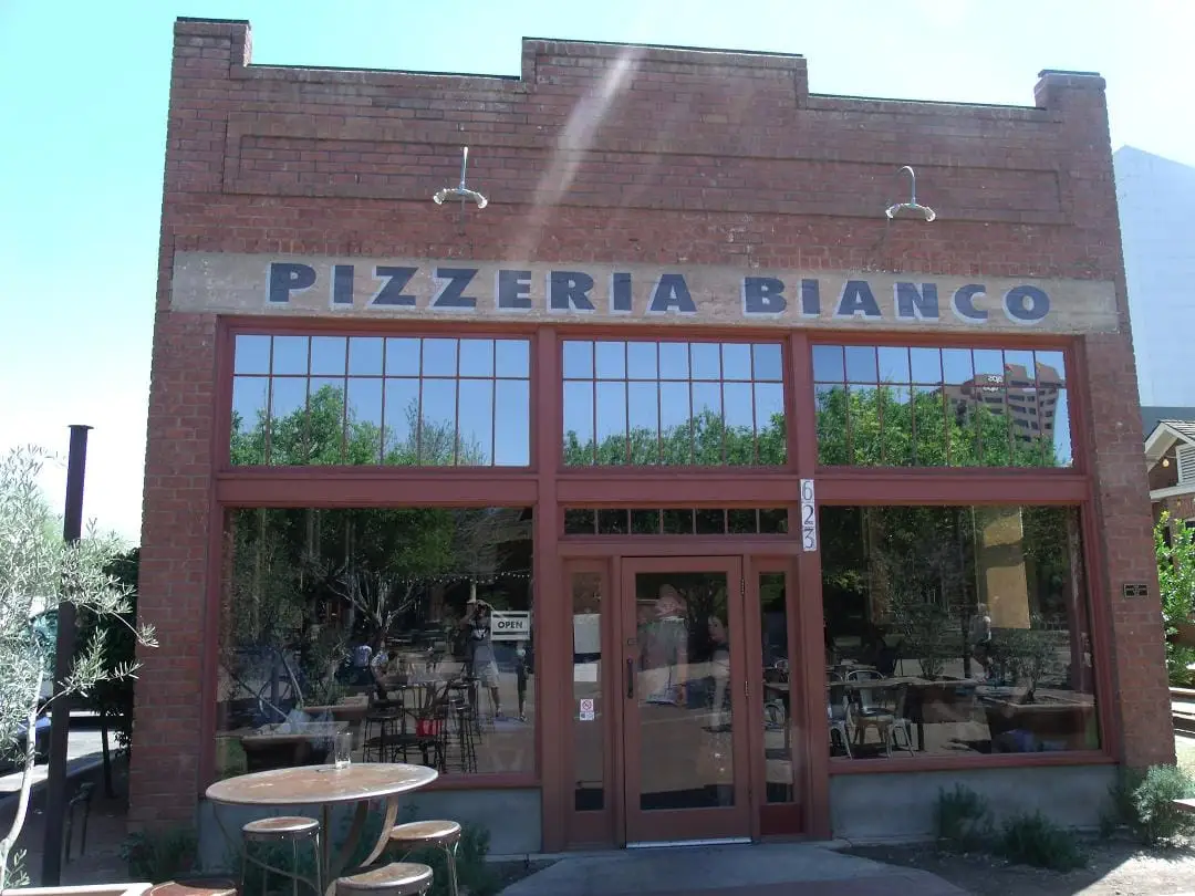 Pizzeria